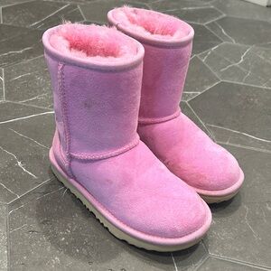Kids Classic Short II Ugg Boots 🩷